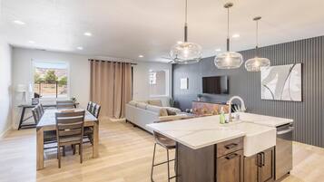 House, Multiple Beds (Hillcrest Poolside Retreat) | Private kitchen