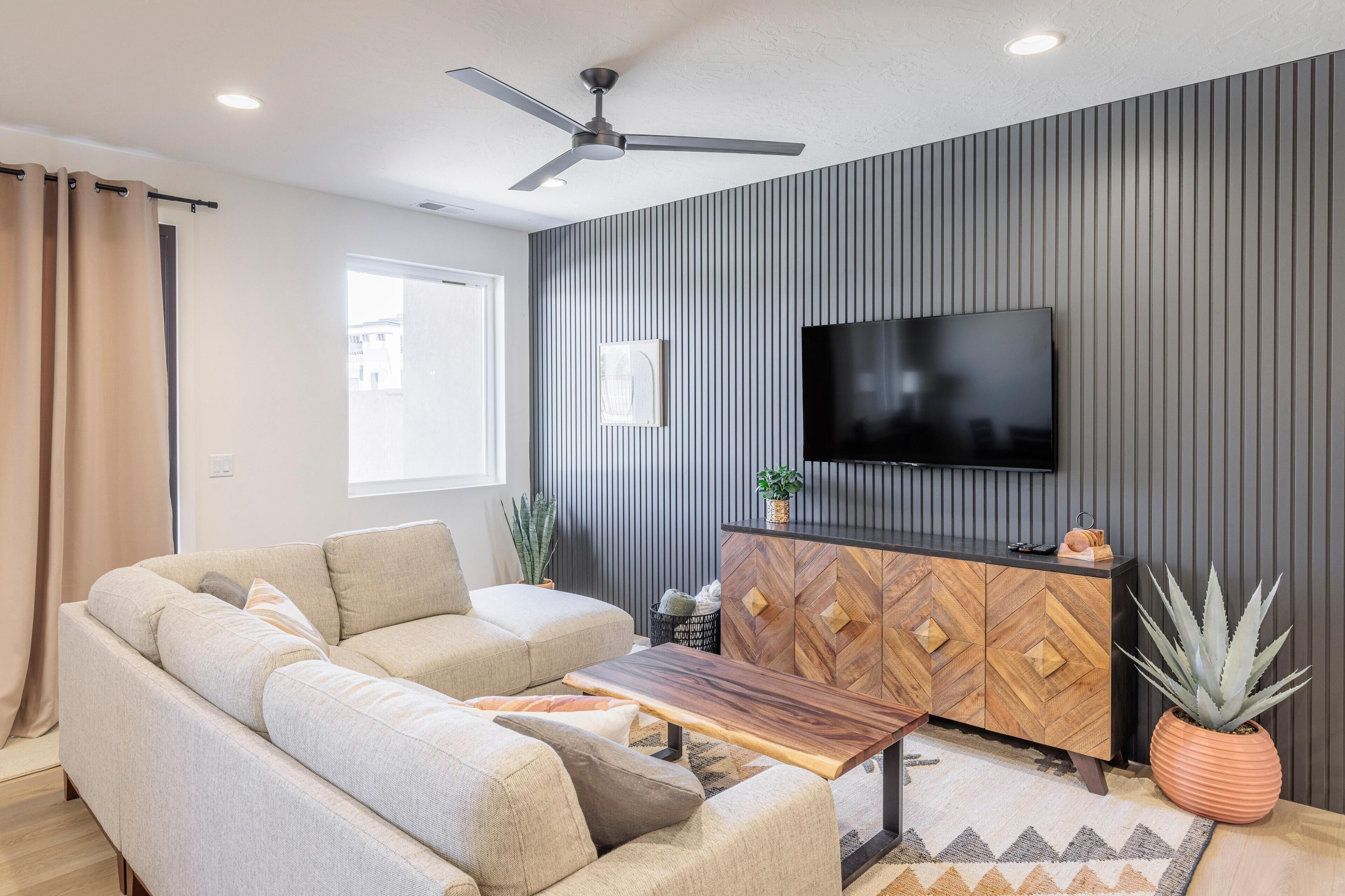 House, Multiple Beds (Hillcrest Poolside Retreat) | Living area