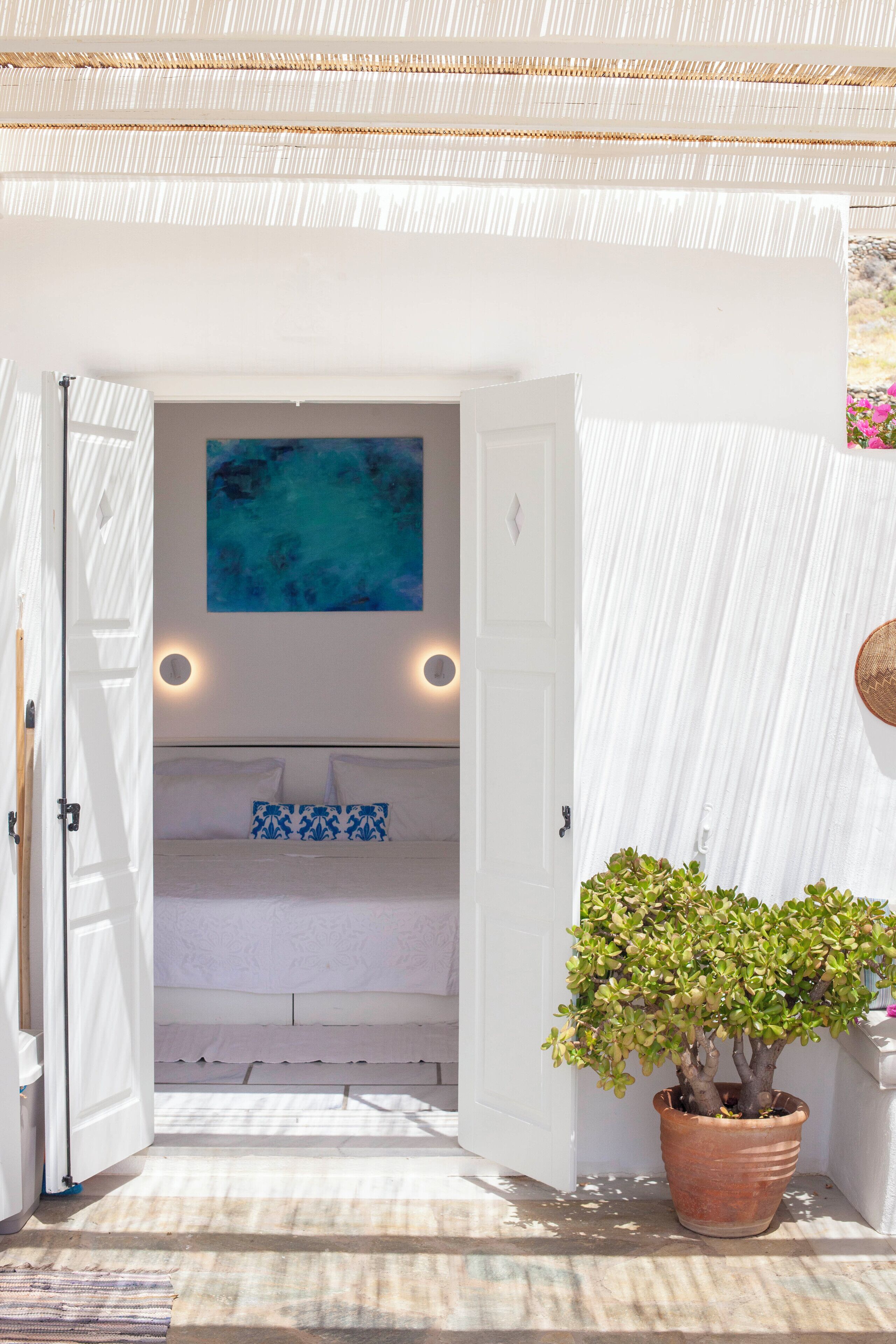 3 chambres, bureau, fer et planche à repasser, lit parapluie