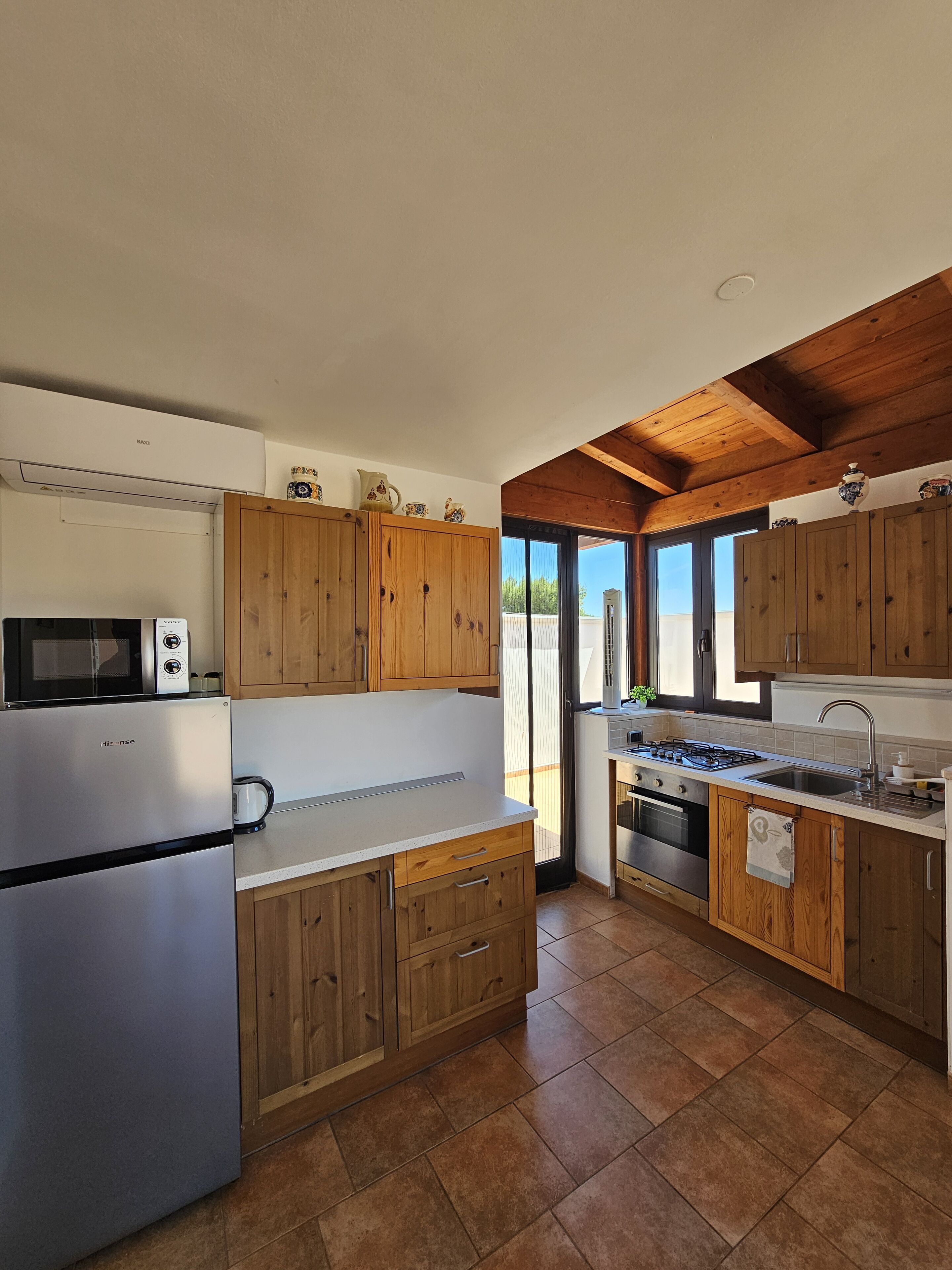 Réfrigérateur, cafetière/bouilloire, bouilloire électrique