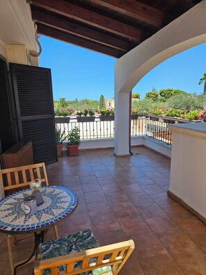 Outdoor dining - Villa Puglia AR 700m from sea, 700m from beach (Bisceglie)