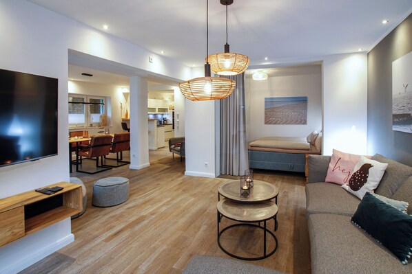 Living area - New from 7/ 24, 150 m to the sea, 5 stars, central and quiet, sauna, dogs welcome (Wangerooge)