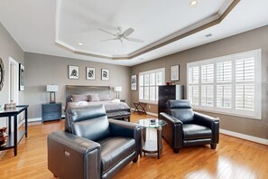 TV, fireplace - Sawgrass at White Oak Creek - townhome with AC, pools & gyms (Rehoboth Beach)