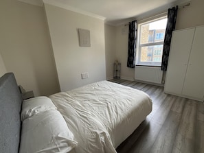 Apartment | 4 bedrooms, free WiFi, bed sheets - New Spacious 4 Bed Apartment in Kew Bridge (Brentford)