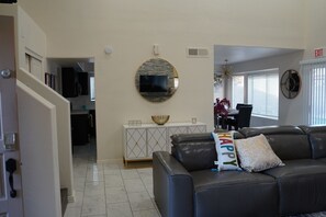 Smart TV - Welcome to Luxe Stays! Your beautiful retreat located in Ahwatukee, Arizona. (Phoenix)