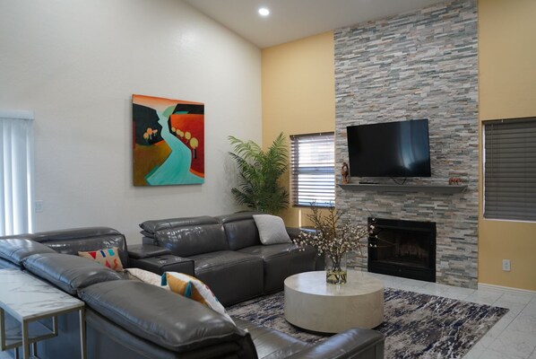 Smart TV - Welcome to Luxe Stays! Your beautiful retreat located in Ahwatukee, Arizona. (Phoenix)