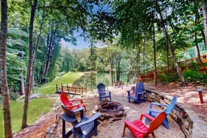 Terrace/patio - Beautiful cabin w/lake views, cozy-wood burning fireplace & Hot Tub (Blue Ridge)