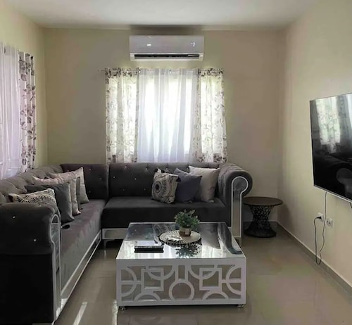 Cozy 3-bedroom apartment with WiFi, in Bani pet friendly 