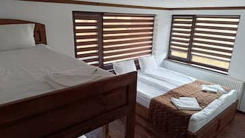 House | 2 bedrooms, iron/ironing board, free WiFi, bed sheets