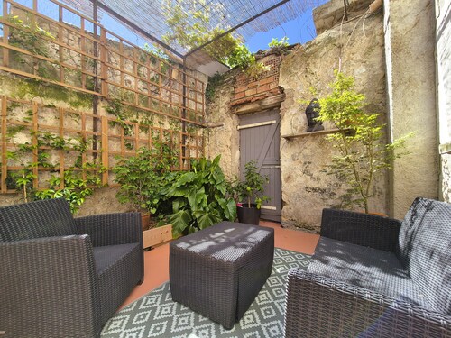 3-star manor house:L'Oustal des Halles with cinema in the center of town