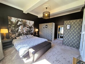 7 makuuhuonetta, silitysrauta/-lauta, vauvan matkasänky, Wi-Fi