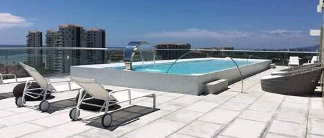 Outdoor pool, a heated pool