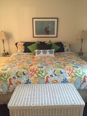 2 bedrooms, bed sheets - Enjoy Florida’s Suncoast in a well decorated comfortable condo on Longboat Key. (Longboat Key)
