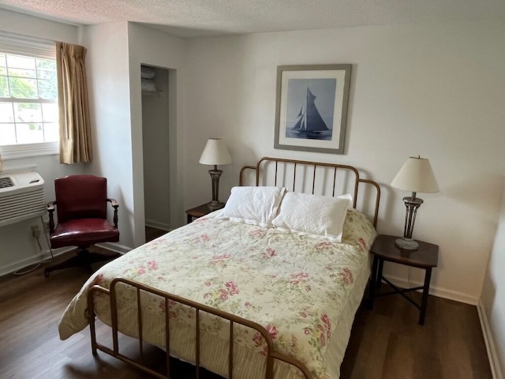 Cozy 1-bedroom apt. on 2nd floor, just 2 blocks from beach near Fifer's in Dewey