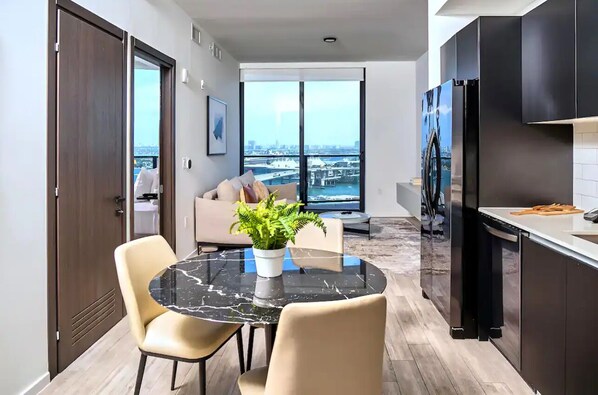 Interior - Cozy 1-bedroom apartment in brilliant Miami with fitness room, WiFi (Miami)