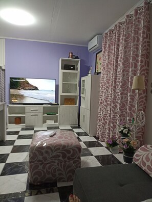 TV - Piso muy Acogedor (Sevilla)