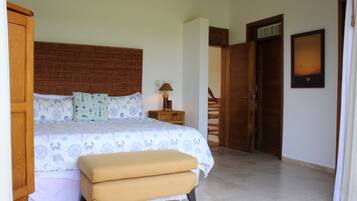 Villa familiare, vista cortile | 4 camere, ferro/asse da stiro, Wi-Fi gratuito