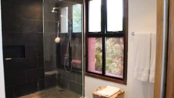 Family Villa, Courtyard View | Bathroom | Shower, free toiletries, hair dryer, towels