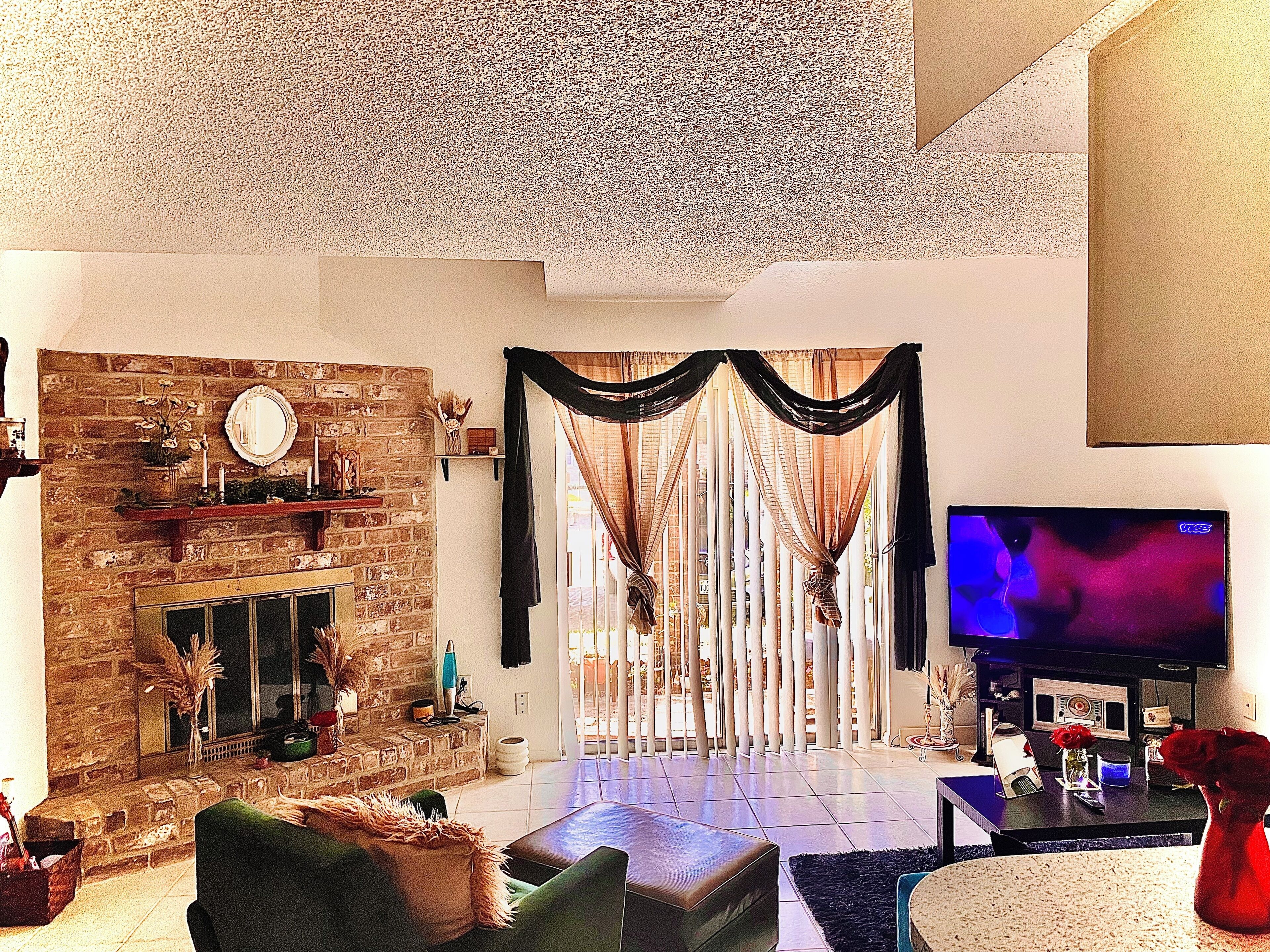 Cozy condo Mid-West Houston 15 min to 1-10 NRG galleria Med center zoo 