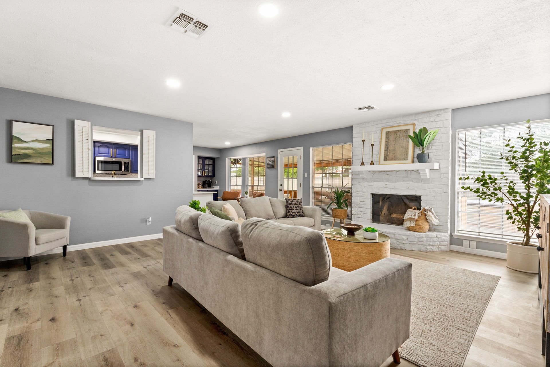 智能電視、足球機、乒乓球設施