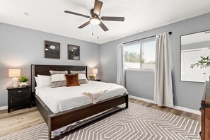 4 slaapkamers, een strijkplank/strijkijzer, gratis wifi, beddengoed