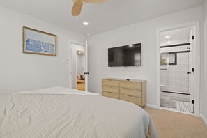 5 bedrooms, desk, iron/ironing board, travel cot