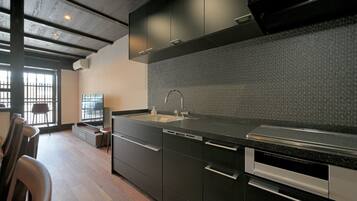 Fridge, microwave, dishwasher, coffee/tea maker