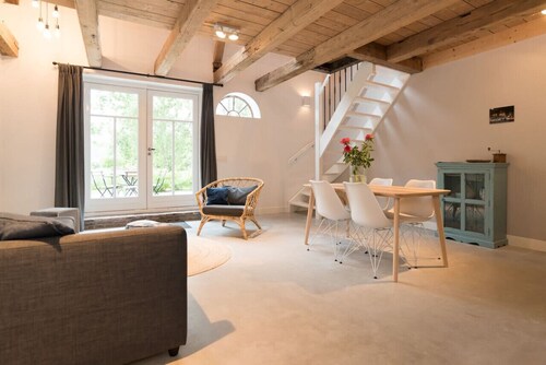 2. Modern Nature House. Attractions Easy Accessible.