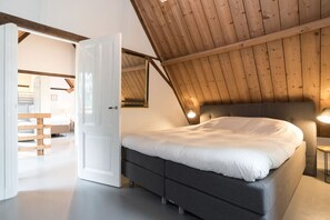 3 bedrooms, desk, iron/ironing board, travel cot - 1. Stylish Fully Equipped Family Home with Big Garden (Abcoude)