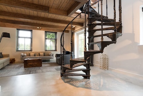 Intérieur. 1. Stylish Fully Equipped Family Home with Big Garden