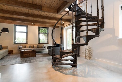 1. Stylish Fully Equipped Family Home with Big Garden