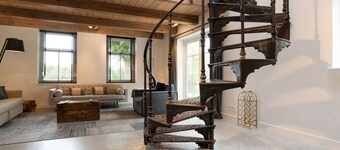 1. Stylish Fully Equipped Family Home with Big Garden