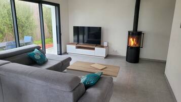 Smart TV, fireplace, foosball, table tennis