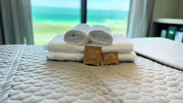 Ropa de cama de alta calidad, colchones con acolchado adicional, minibar