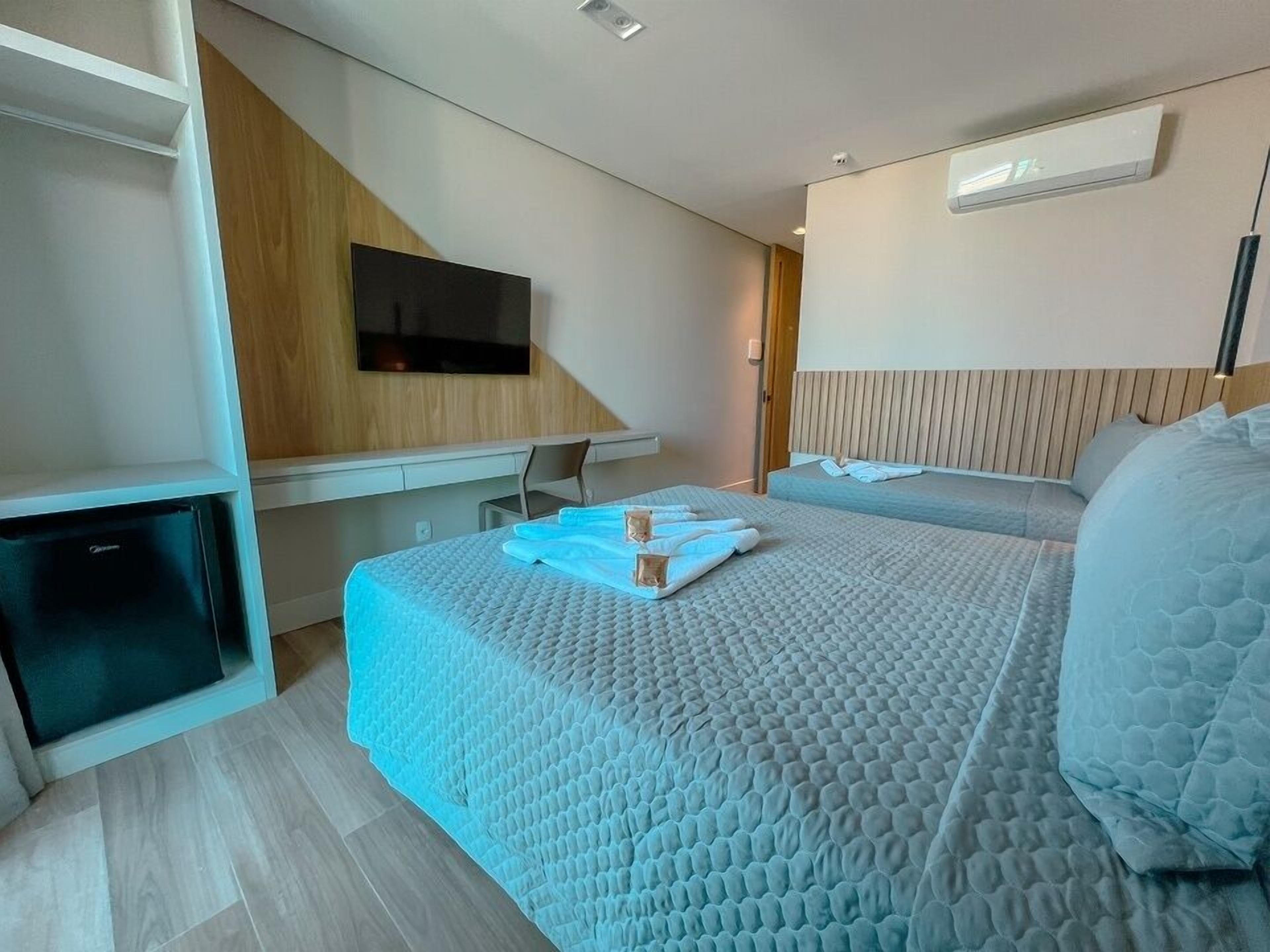 Comfort Triple Room | Premium bedding, pillowtop beds, minibar, laptop workspace