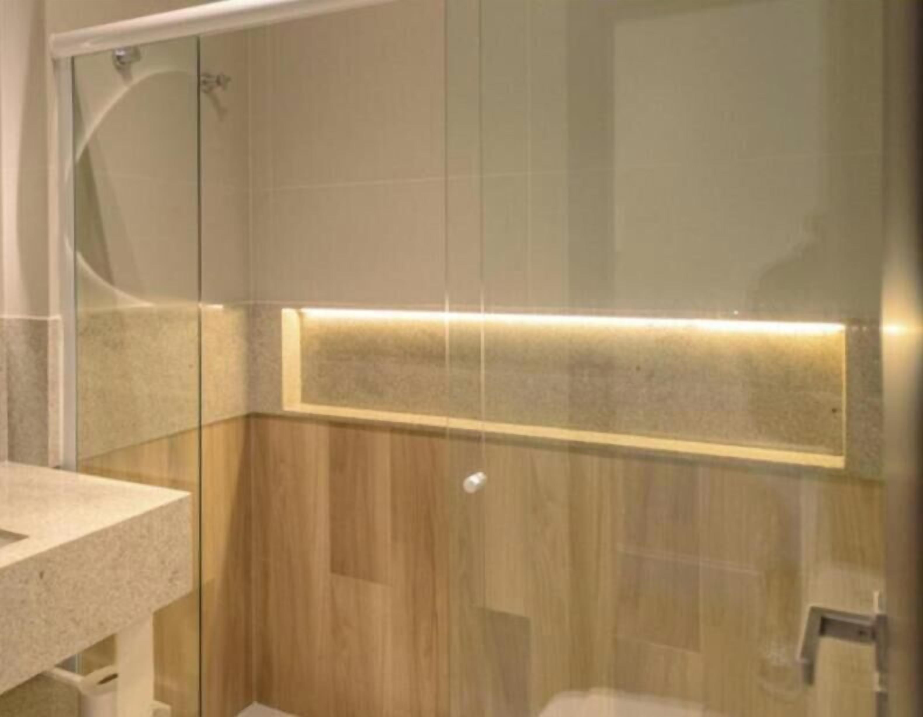 Habitación clásica con 2 camas individuales | Baño | Ducha, secador de pelo, toallas y jabón