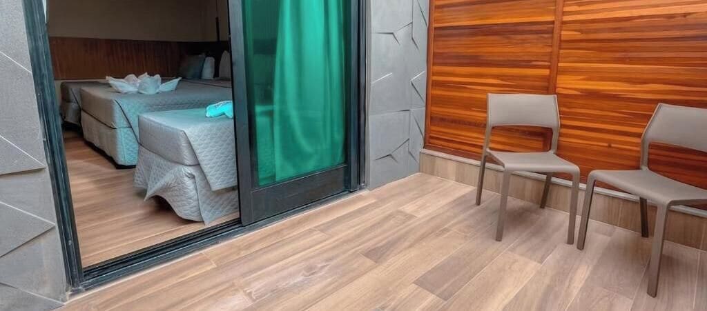 Habitación cuádruple clásica | Ropa de cama de alta calidad, camas con pillow-top y minibar 