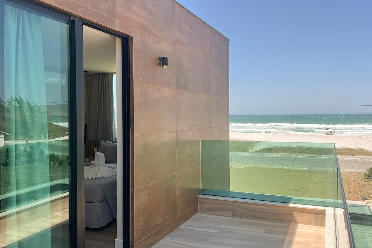 Camera Superior, vista mare parziale | Biancheria da letto di alta qualità, materassi a doppio strato, minibar