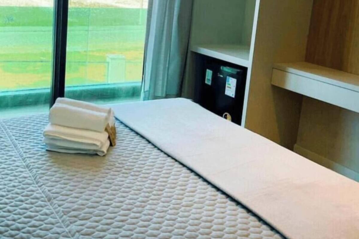 Biancheria da letto di alta qualità, materassi a doppio strato, minibar