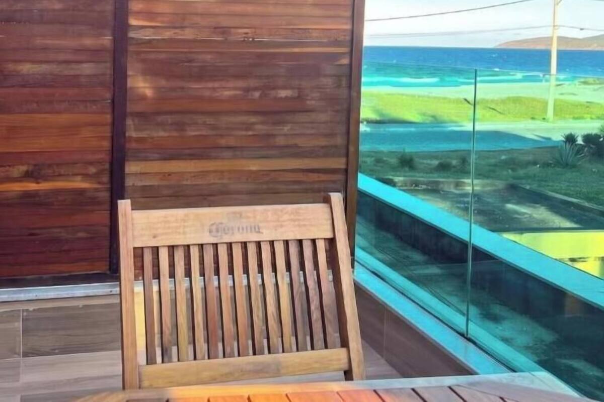 Biancheria da letto di alta qualità, materassi a doppio strato, minibar