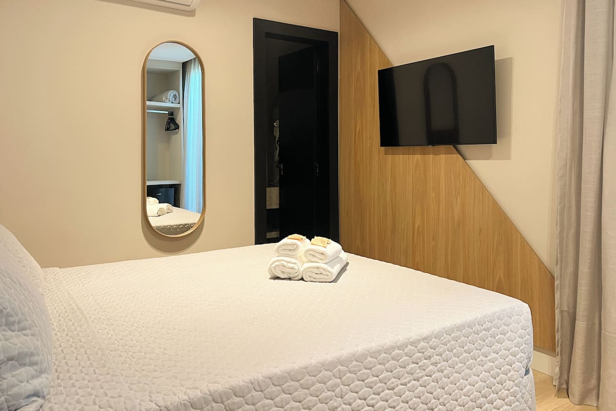 Biancheria da letto di alta qualità, materassi a doppio strato, minibar