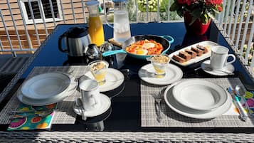 Déjeuner complet gratuit tous les jours