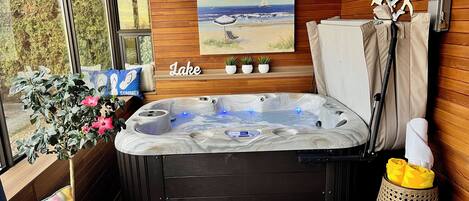 Chambre supérieure, salle de bain privée, vue sur le jardin | Baignoire à remous privée