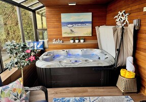 Superior Room, Private Bathroom, Garden View | Private spa tub