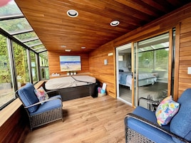 Superior-herbergi - einkabaðherbergi - útsýni yfir garð | Einkanuddbaðkar