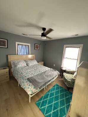4 bedrooms, desk, iron/ironing board, free WiFi
