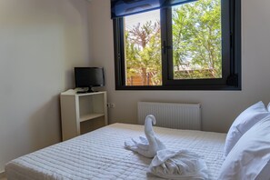 3 chambres, fer et planche à repasser, Wi-Fi, draps fournis