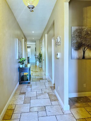 Interior - Spacious 4-bedroom house with pool and spa in north Fresno (Fresno)