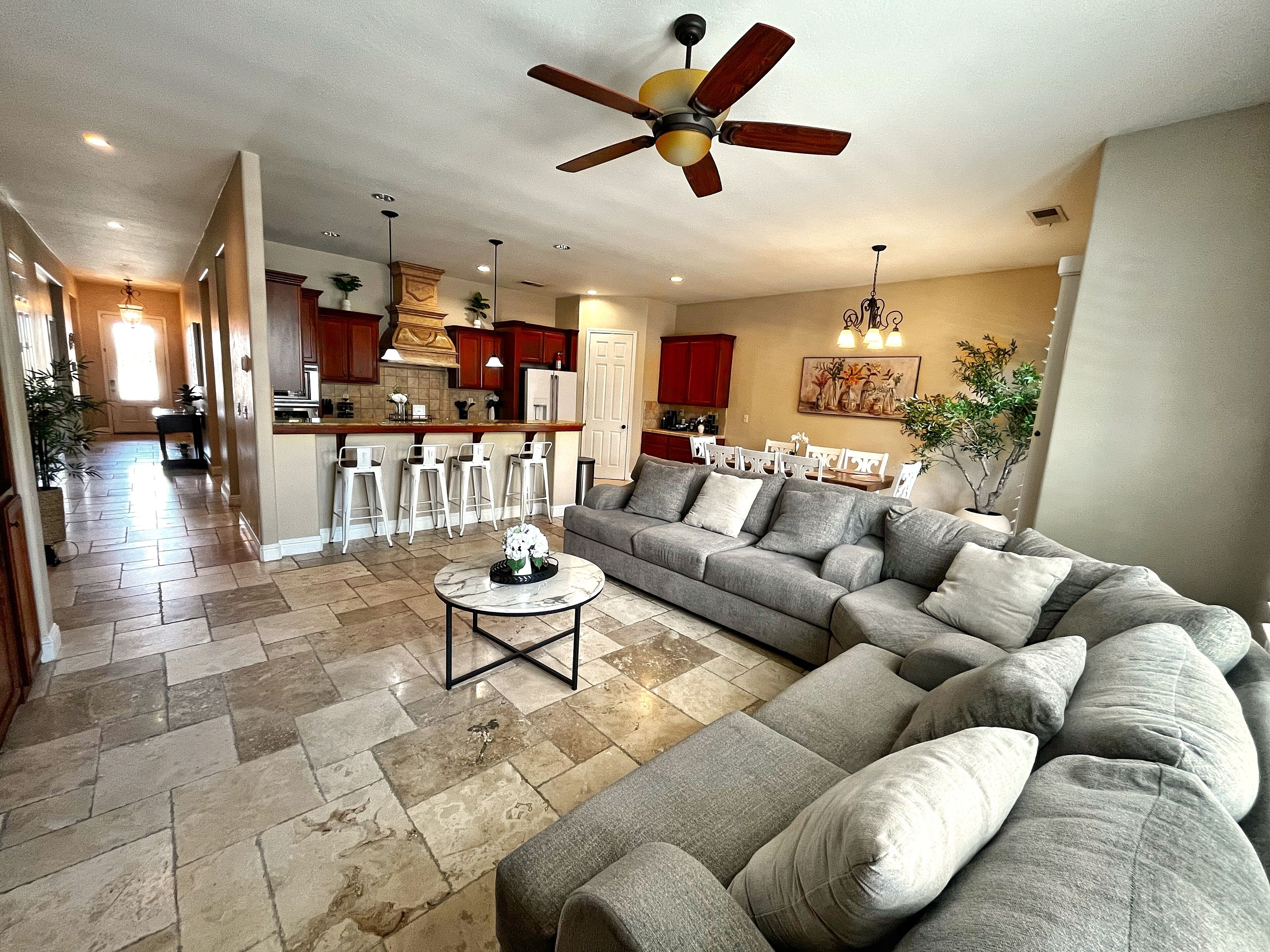 Spacious 4-bedroom House With Pool And Spa In North Fresno - アメリカ フレズノ, CA