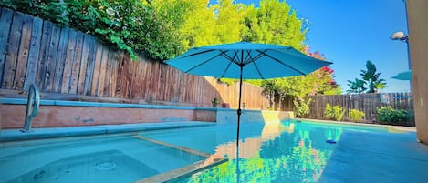 屋外プール、温水プール
